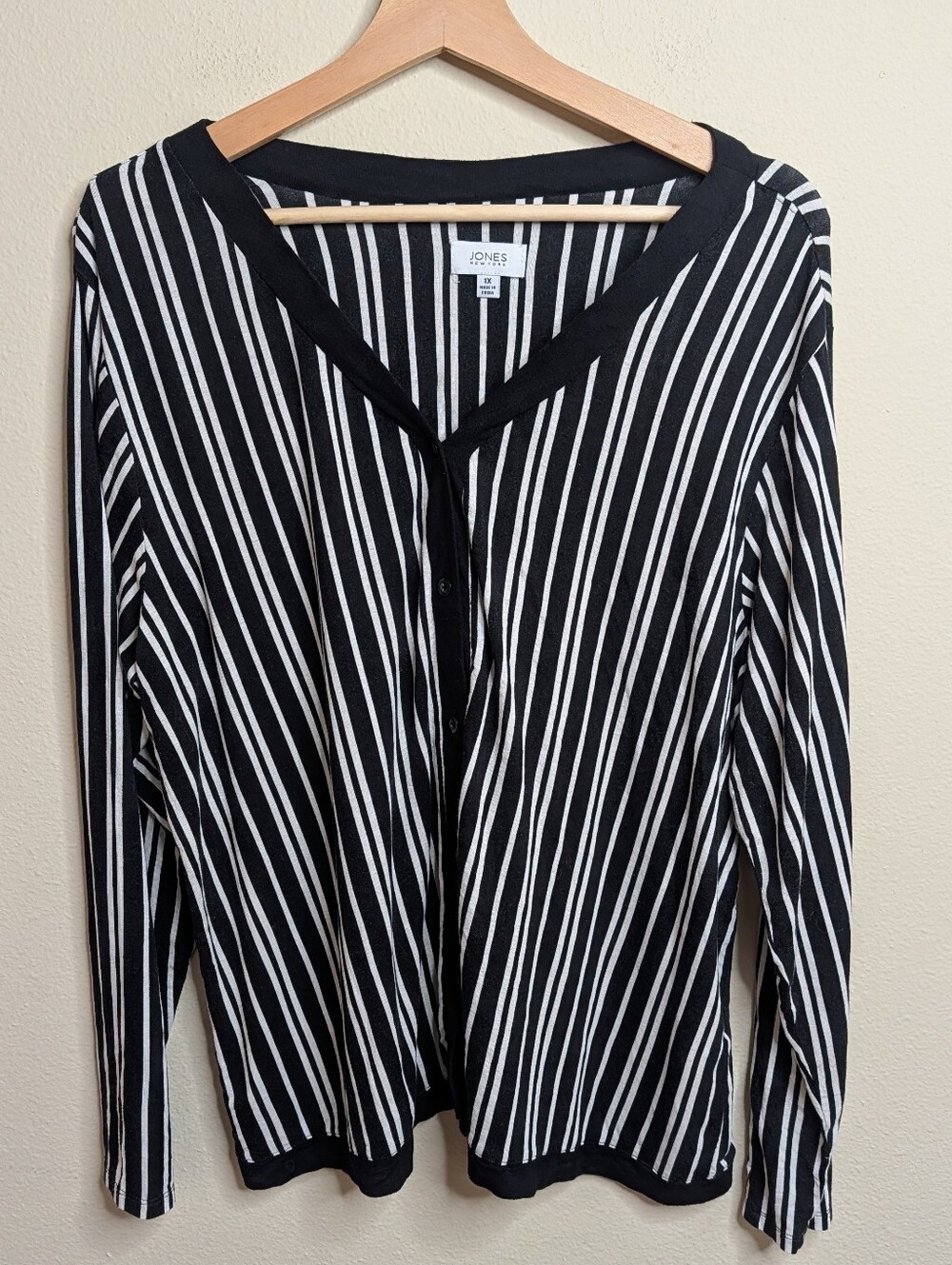 Jones New York Diagonal Stripe Top Plus Size 1X Black White Rayon V-Neck